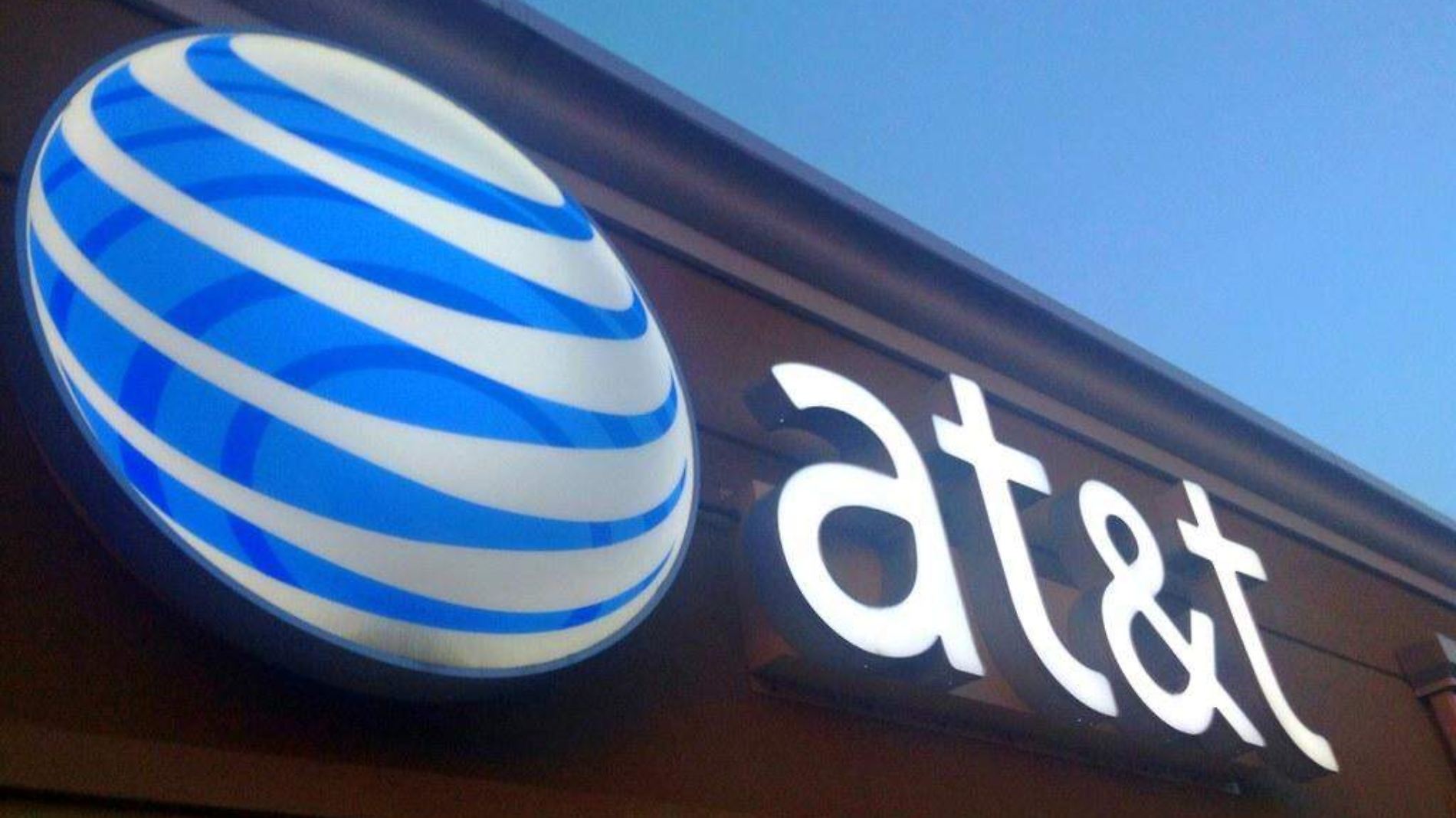 AT&T compensará a clientes por “cargo por equipo diferido”